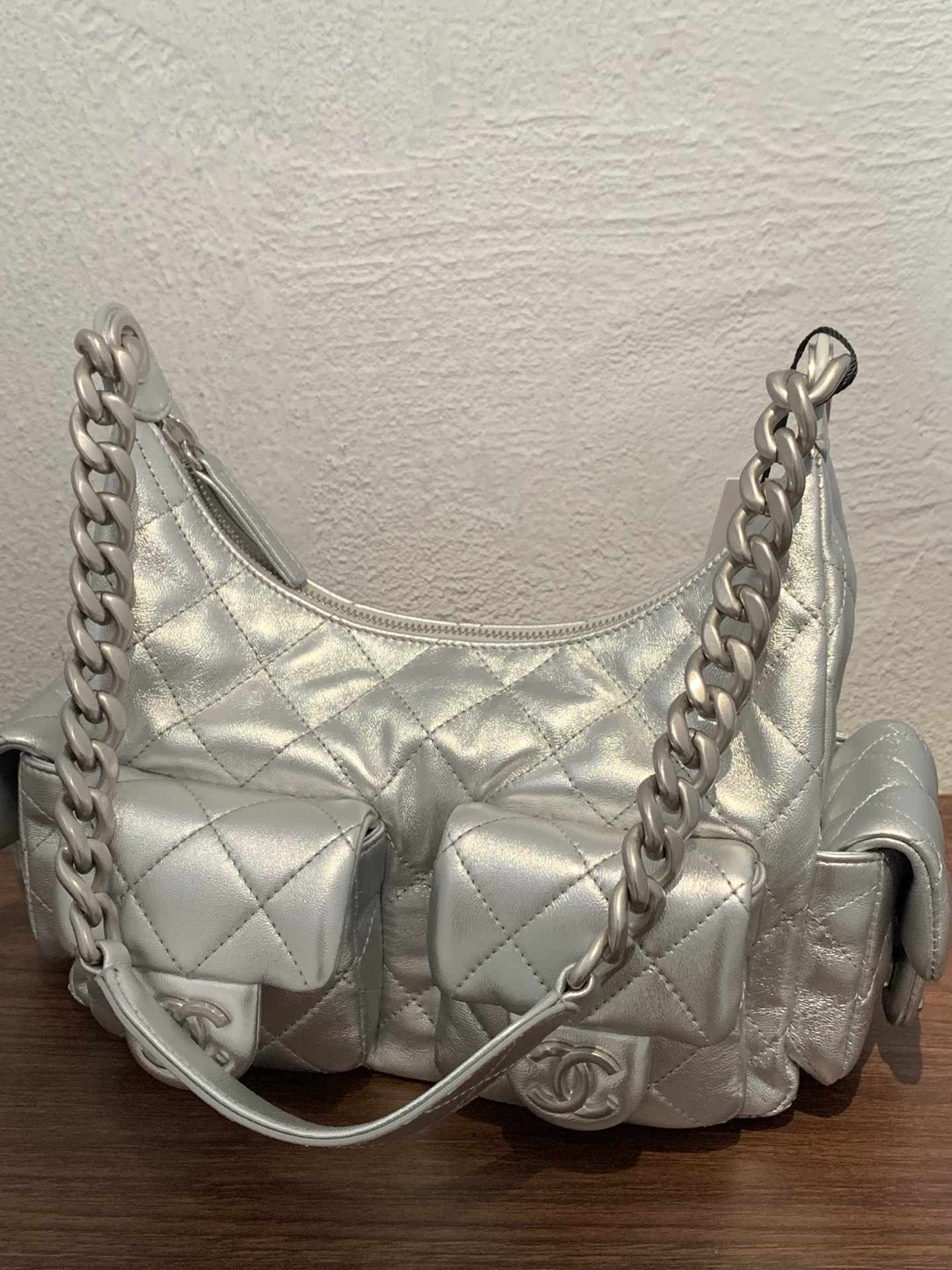 全新未使用 Chanel/香奈儿 Chanel25C银色银扣多口袋羊皮嬉皮Hobo
