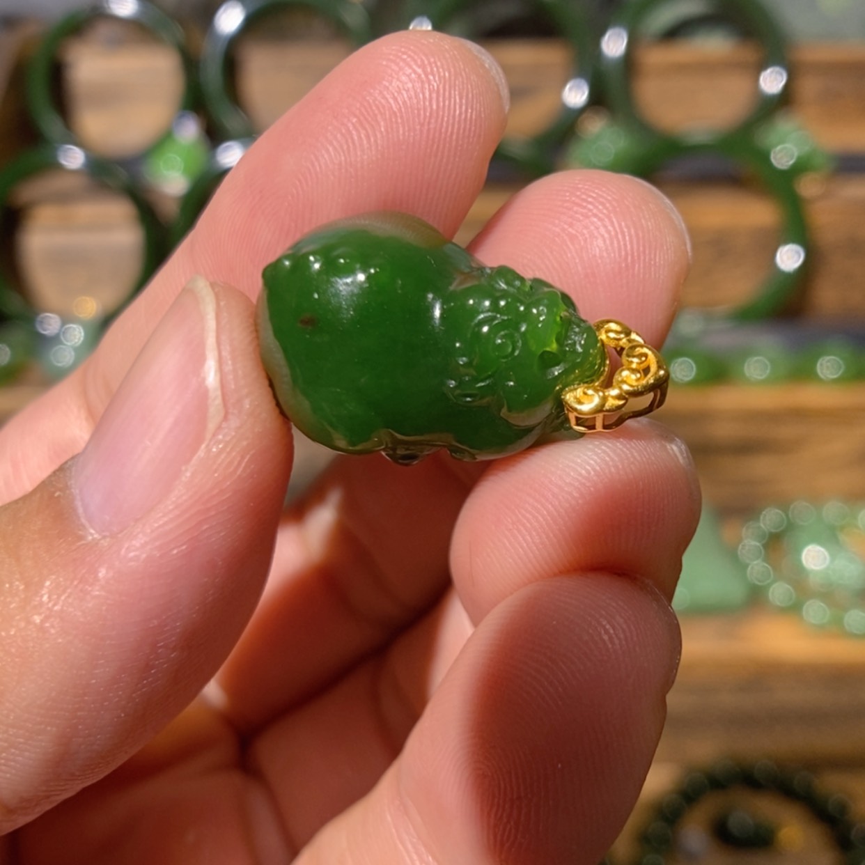 【闪购商品】吊坠(不含链)18K金镶嵌和田玉凉**染俄七菠菜绿貔貅