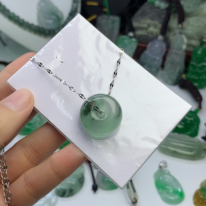 翡翠未镶嵌吊坠(赠链)