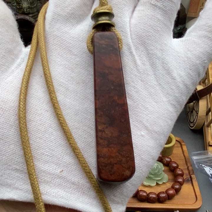 未镶嵌岫岩河磨玉（透闪石质玉）挂件