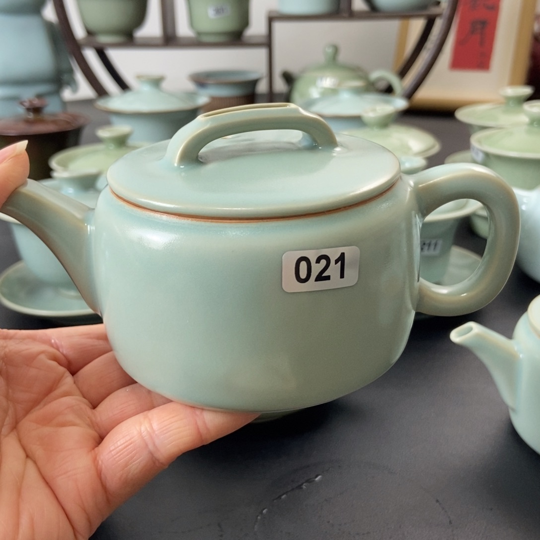 二级品仿古釉汉瓦壶