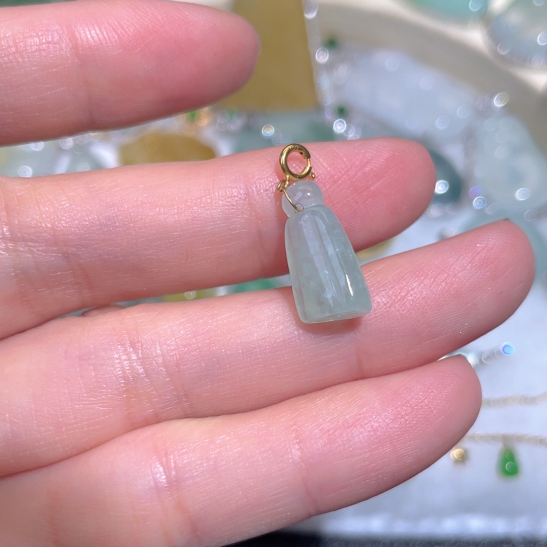 翡翠颈饰18K金镶嵌翡翠