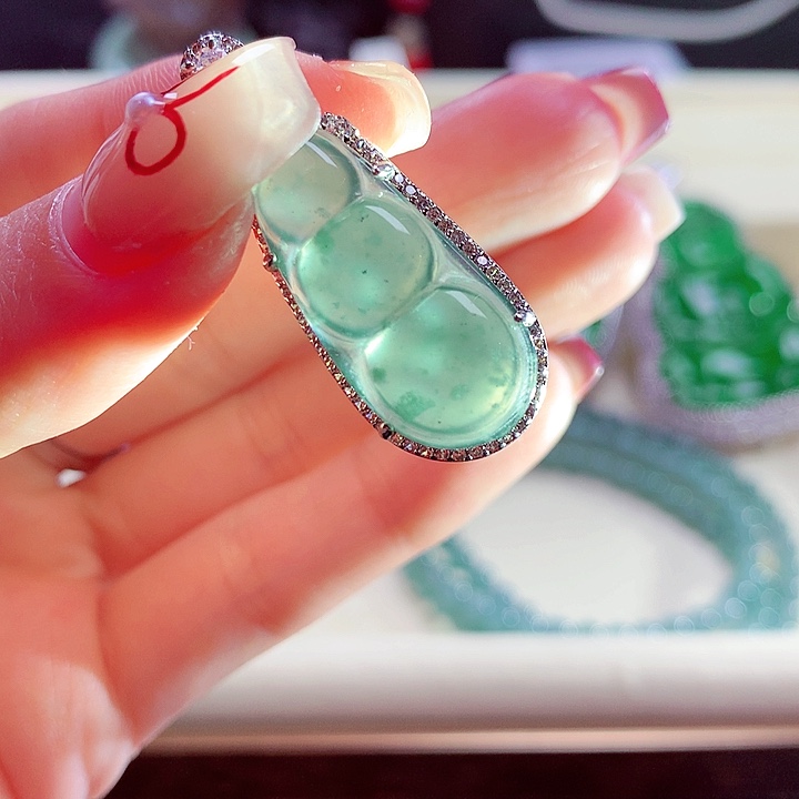 翡翠颈饰未镶嵌天然