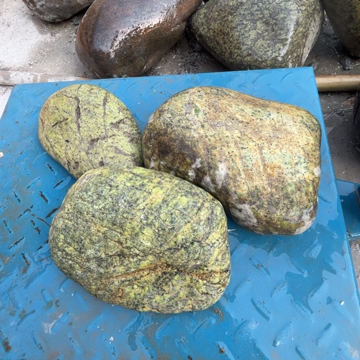 小***坪蛇纹石玉未镶嵌原石9.8公斤