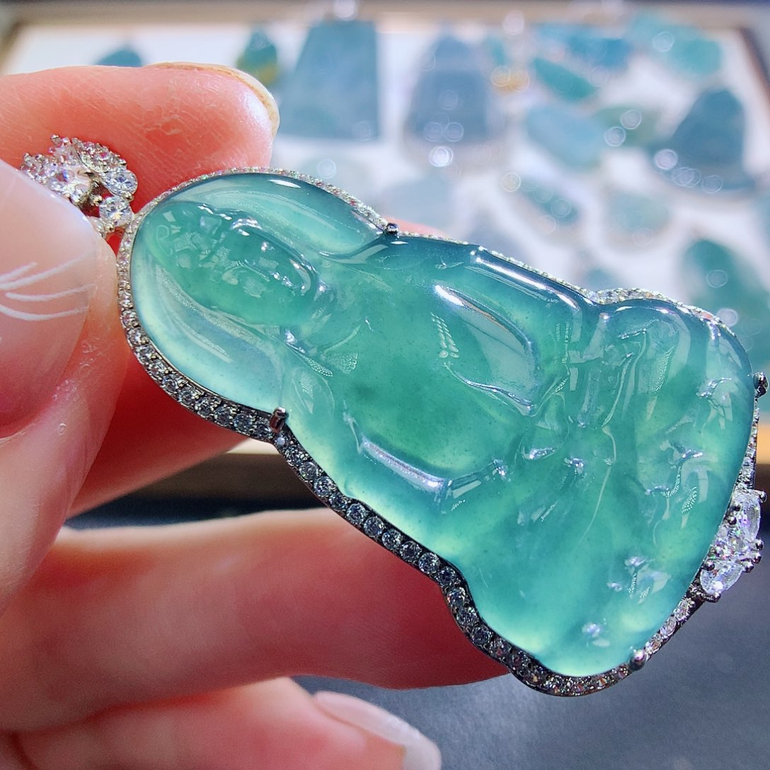 翡翠颈饰未镶嵌翡翠