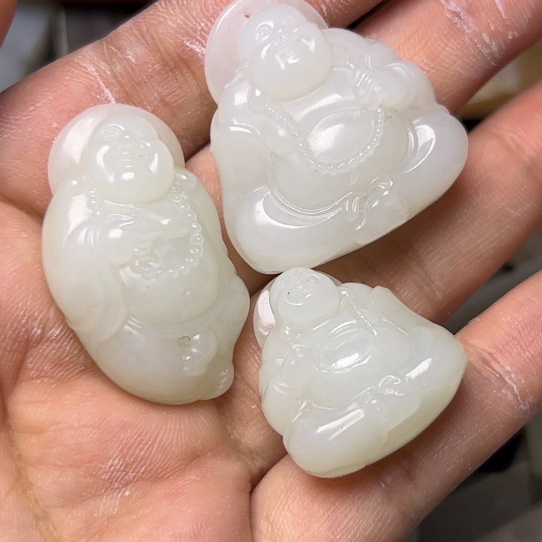 自***才和田玉未镶嵌颈饰