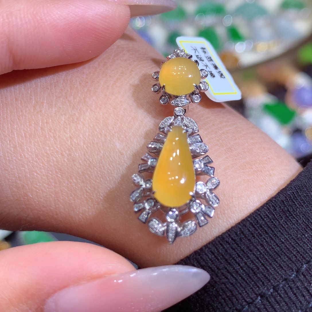 翡翠吊坠(赠链)18K金镶嵌