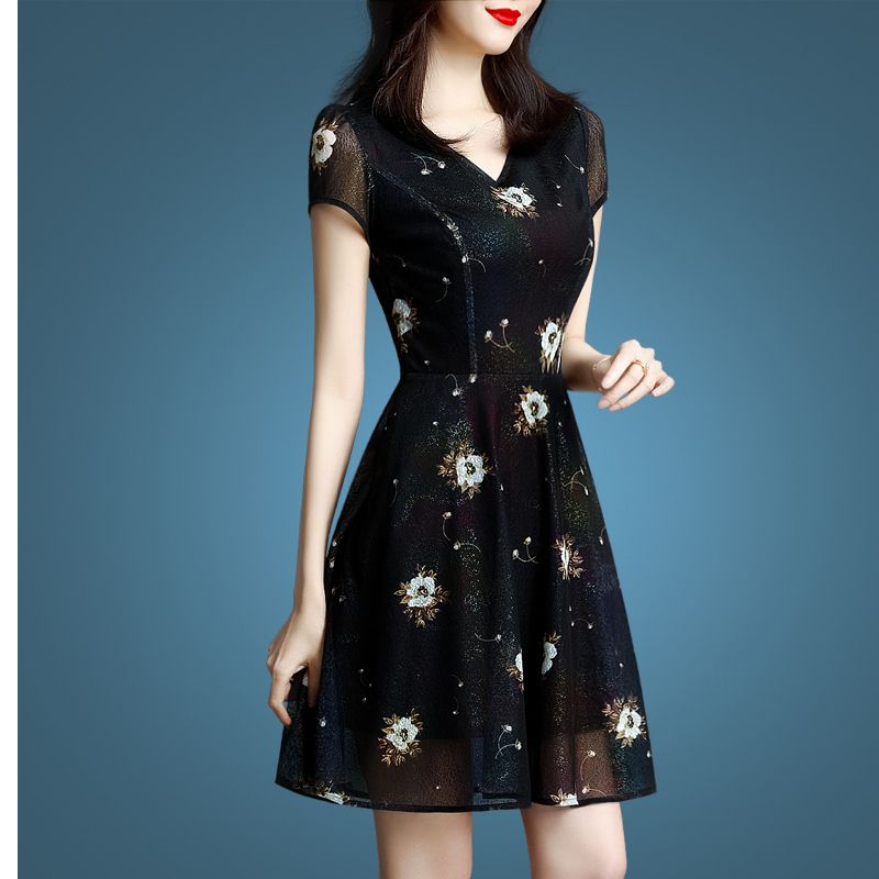 【面料闪光带弹力，上身很舒服】4430夏新款女装修身v领网纱碎花裙