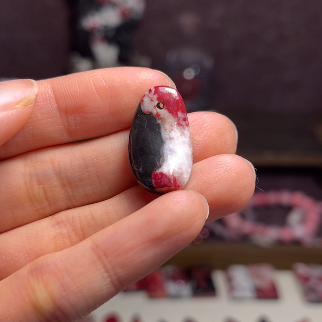 天然辰砂原石吊坠3.8g