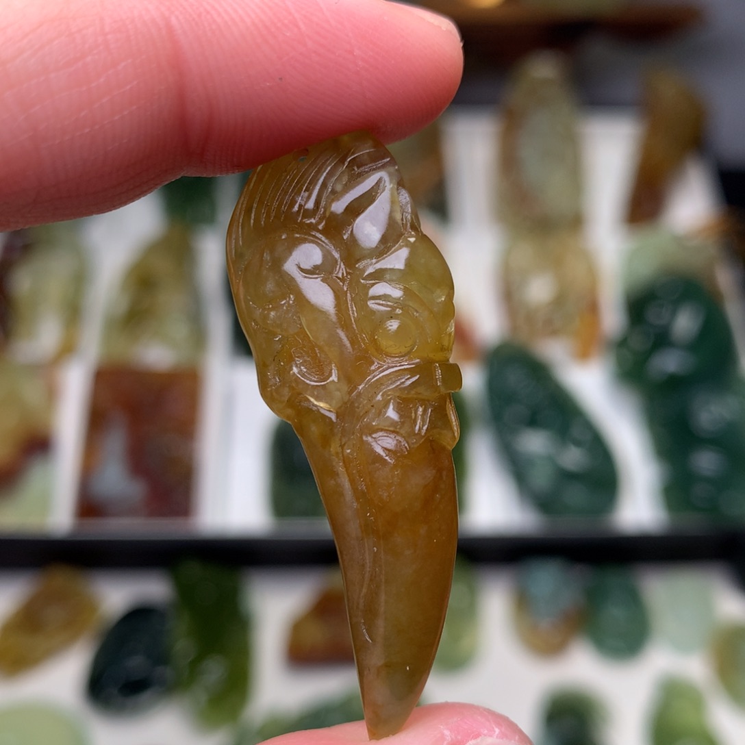 岫玉挂件龙牙未镶嵌
