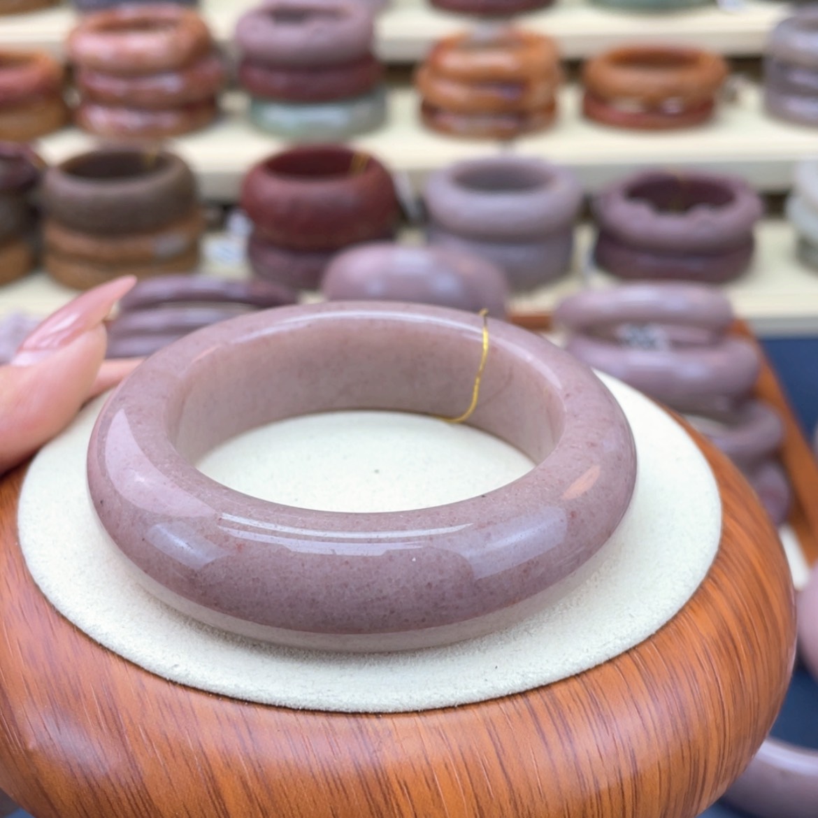 【闪购商品】石英质玉手镯未镶嵌