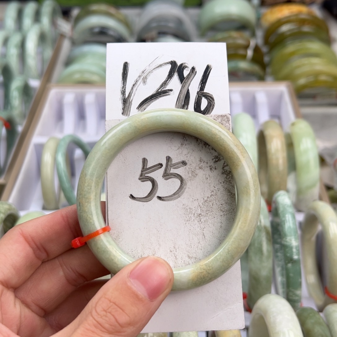 岫玉手镯未镶嵌天然岫玉