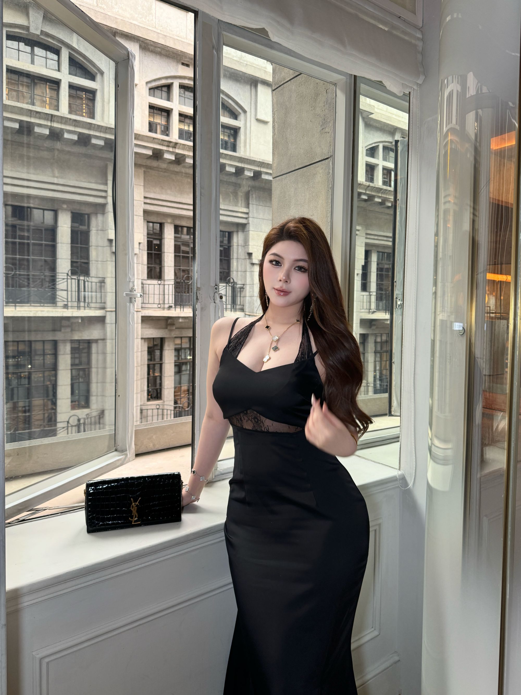 【现货】胖婷大码定制「谱写漫诗」夏季蕾丝拼接缎面修身挂脖连衣裙