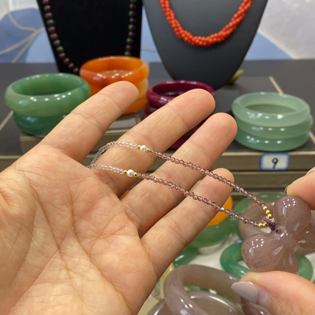 石英岩玉未镶嵌颈饰