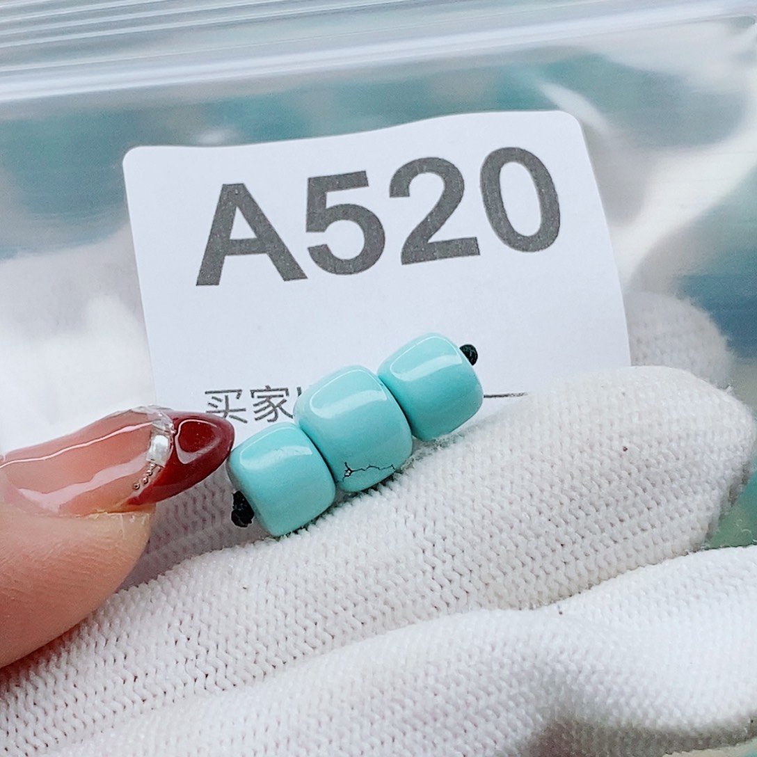 绿松石未镶嵌颈饰