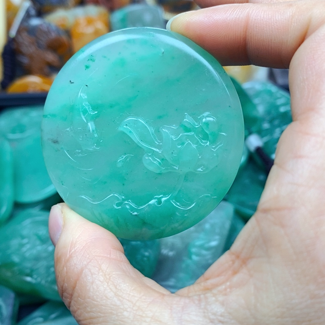 石英质玉未镶嵌颈饰