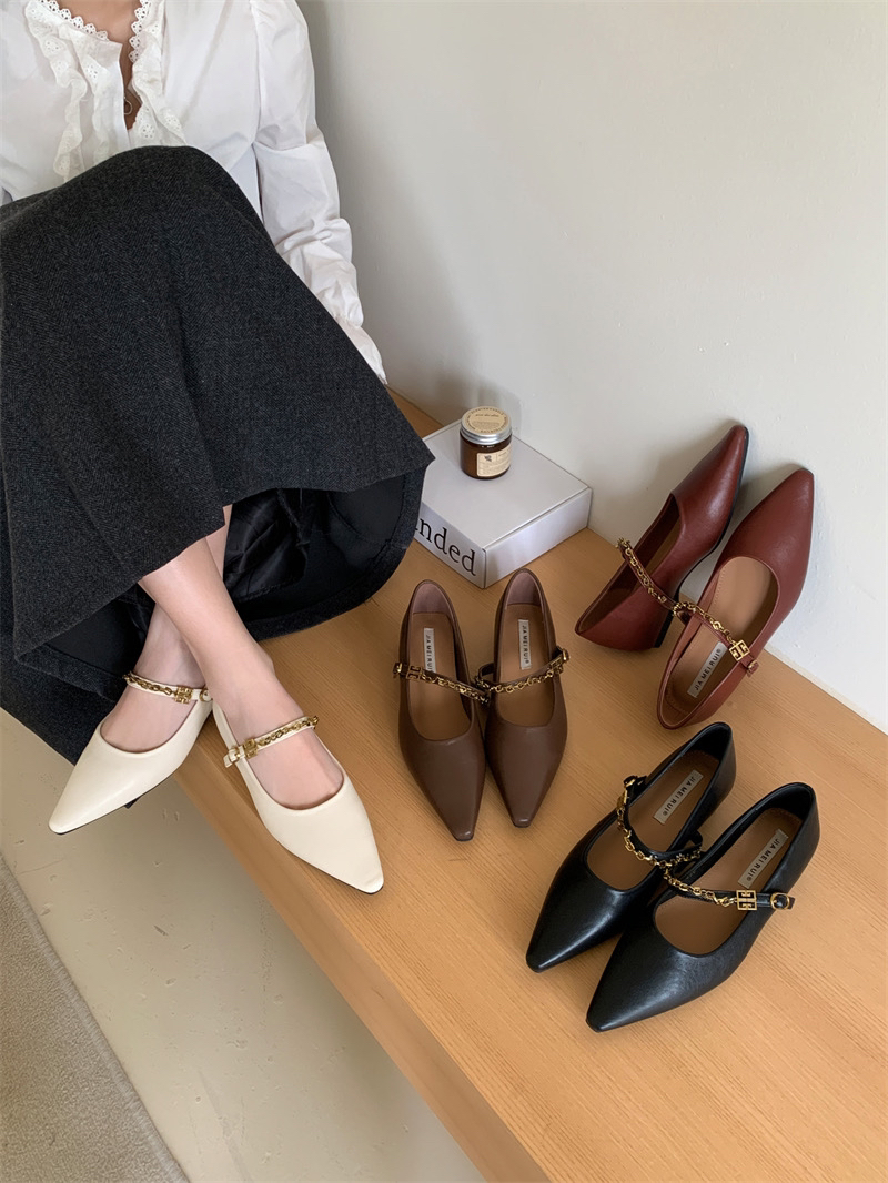 尖头低跟单鞋女2025春季新款韩版复古一字扣带配裙子浅口玛丽珍鞋