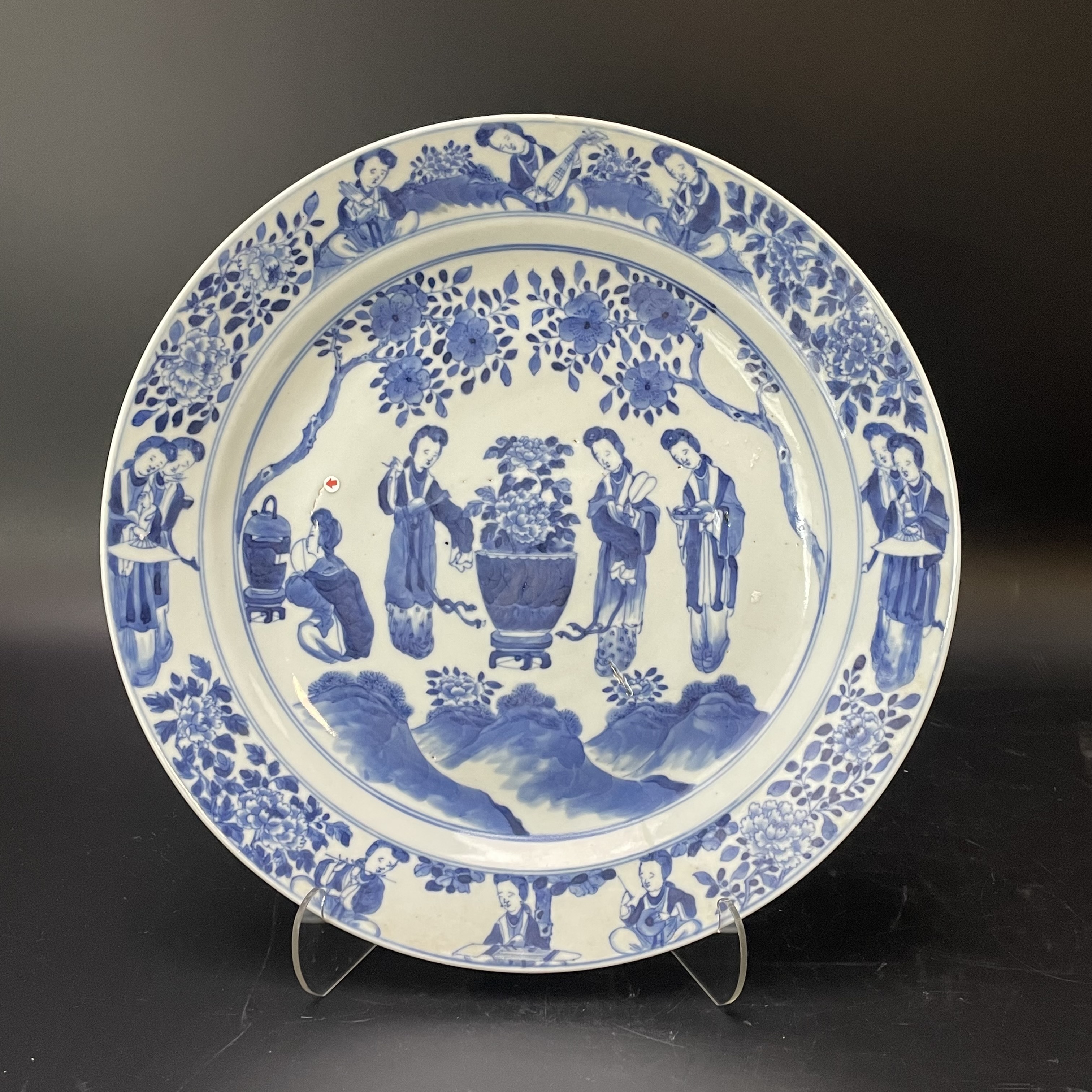 25100719 清光绪青花仕女游园图赏盘 直径30.3cm