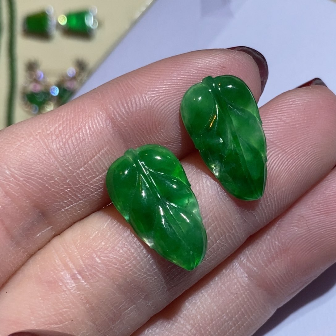 翡翠裸石高冰阳绿叶子一对
