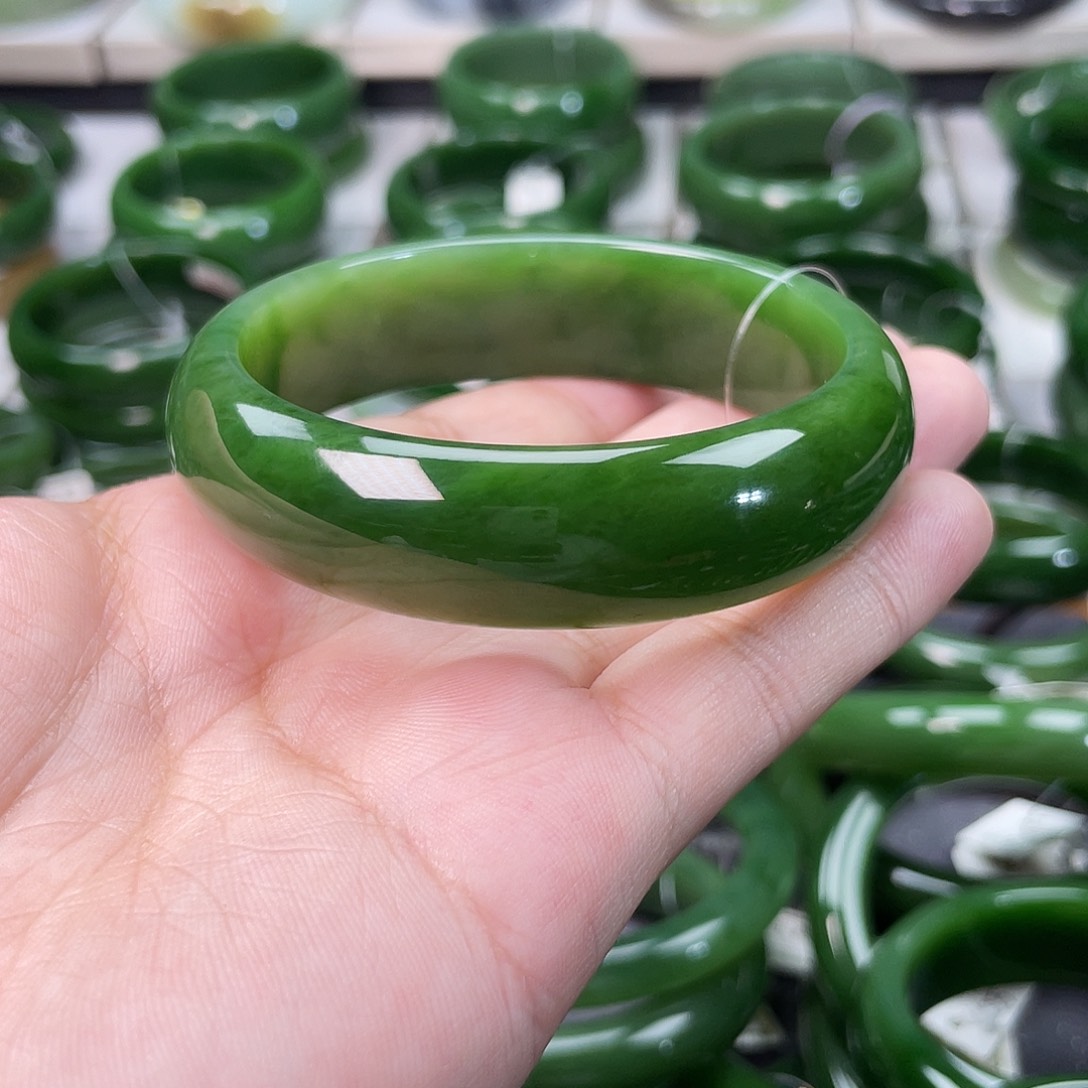 和田玉（碧玉）未镶嵌手镯