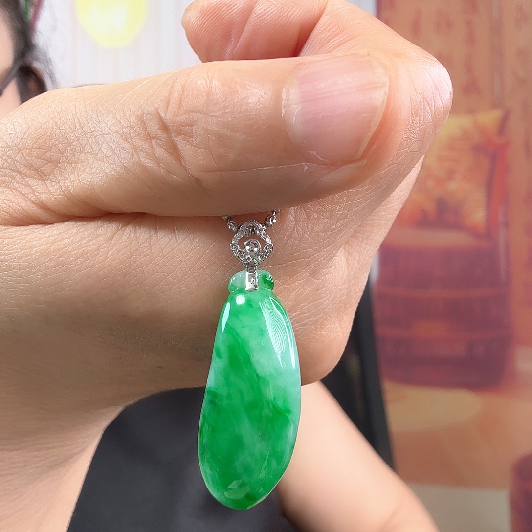 翡翠18K金镶嵌颈饰