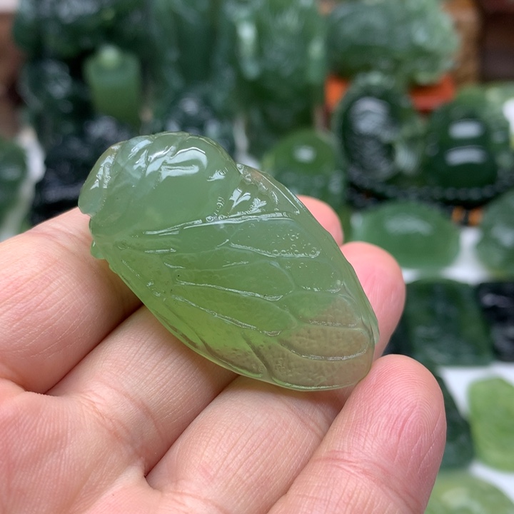 蛇纹石玉颈饰未镶嵌