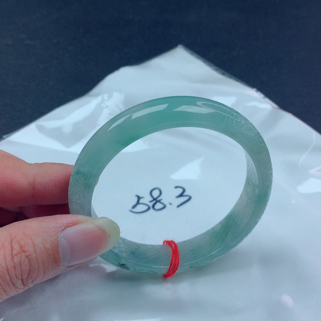 翡翠手镯未镶嵌翡翠手镯