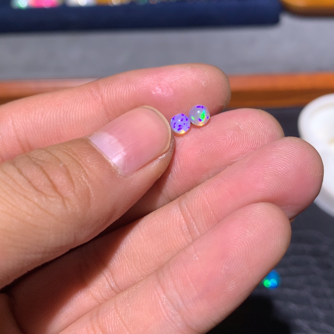 伊***猪欧泊银S925镶嵌欧泊耳钉