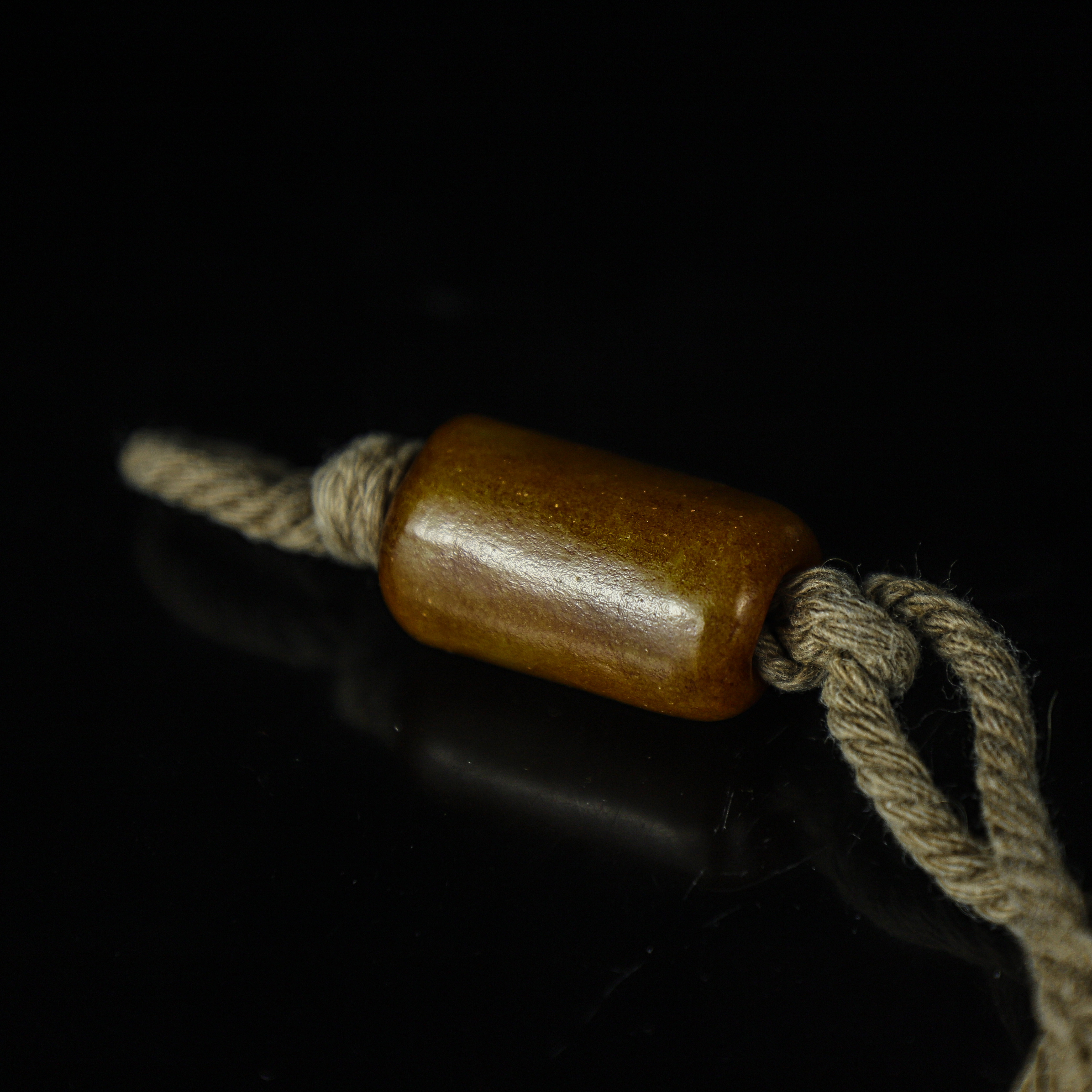 TCWWA08534清晚和田白玉素面骨形勒子