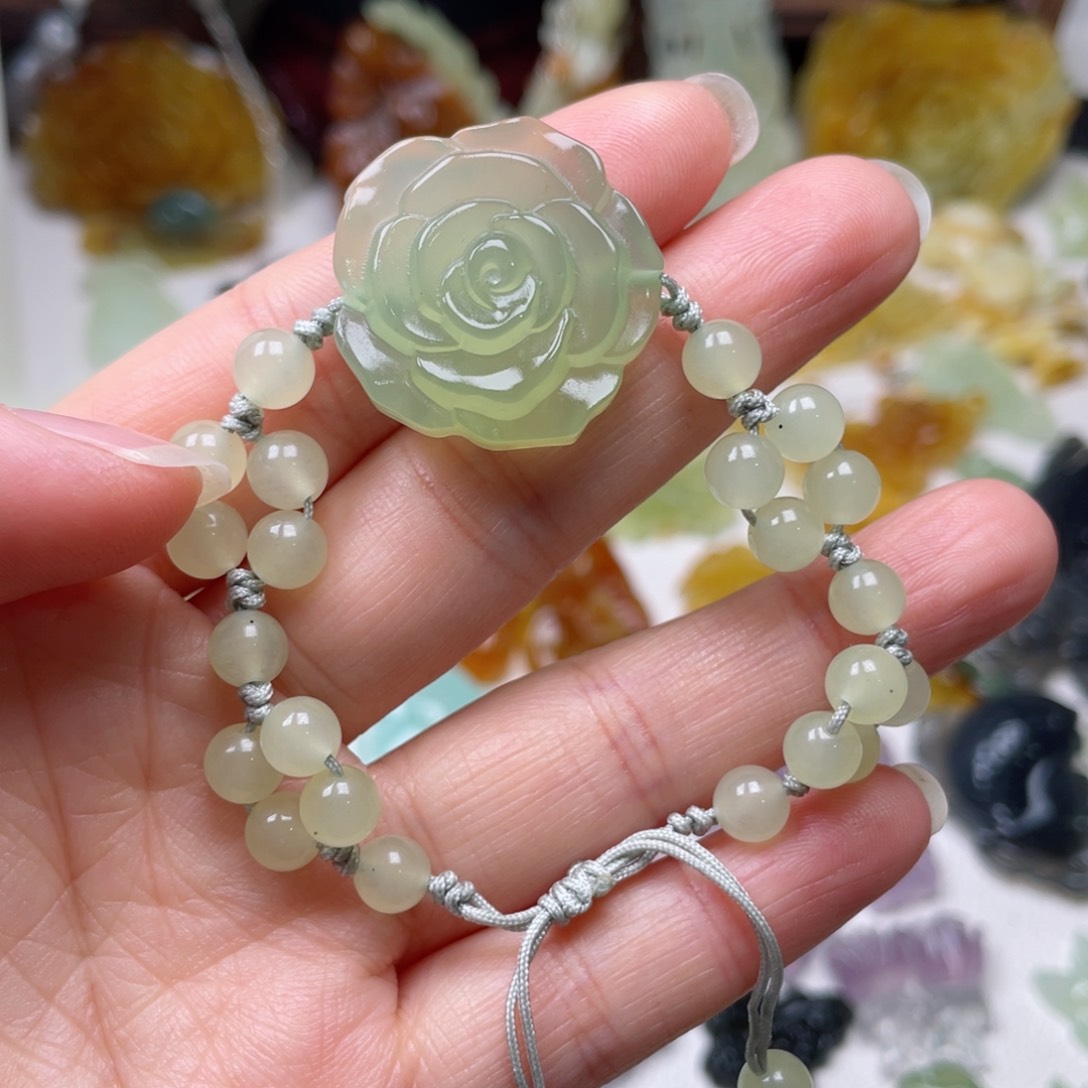 蛇纹石玉颈饰未镶嵌