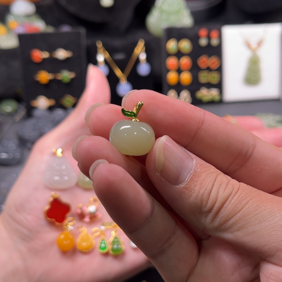 颈饰银S925镶嵌和田玉