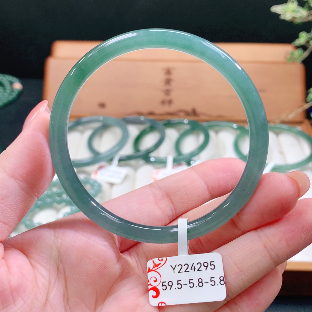 翡翠未镶嵌手镯天然