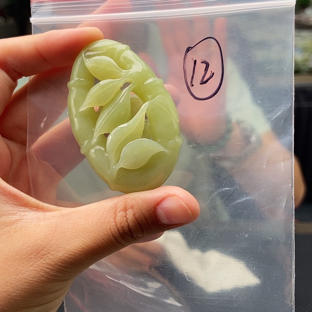 和田玉未镶嵌颈饰颜色多样性发拍一发一