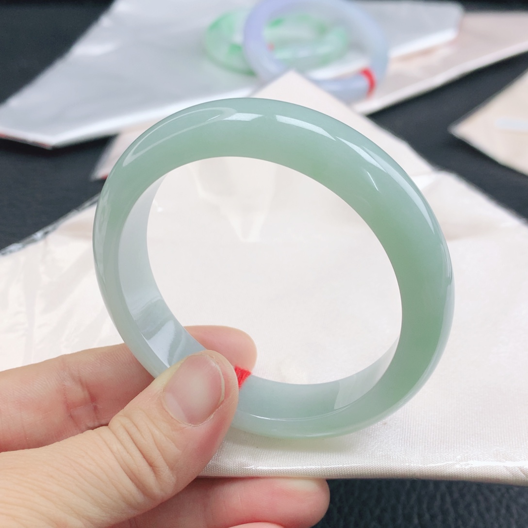 翡翠未镶嵌手镯56+果绿翡翠手镯