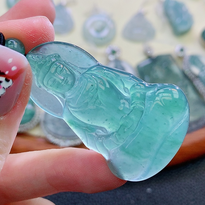 翡翠颈饰未镶嵌翡翠