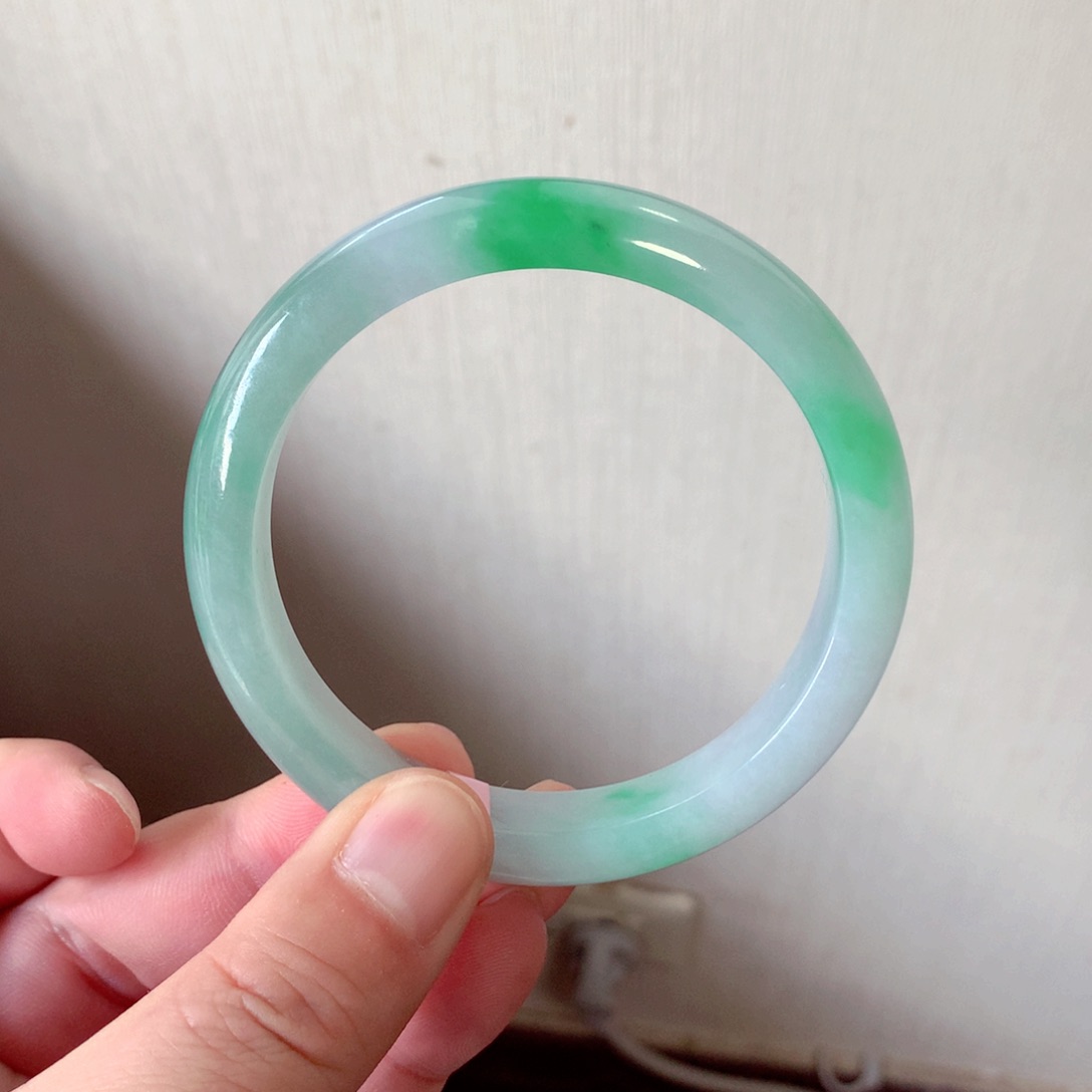 翡翠手镯未镶嵌缅甸翡翠