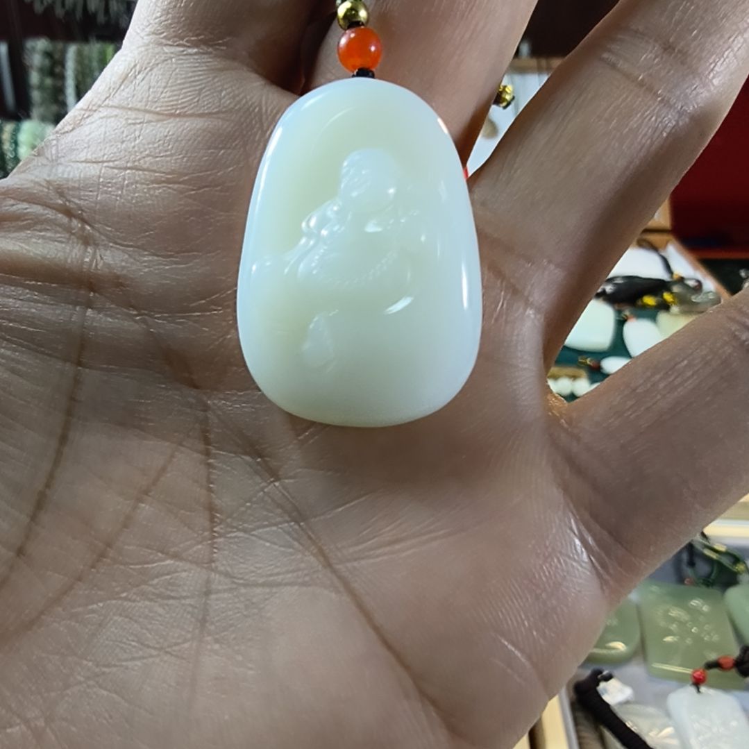 ****姐和田玉未镶嵌颈饰