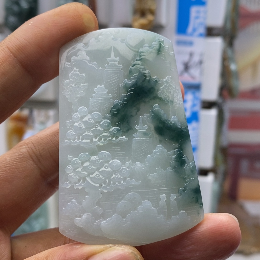 翡翠颈饰未镶嵌山水