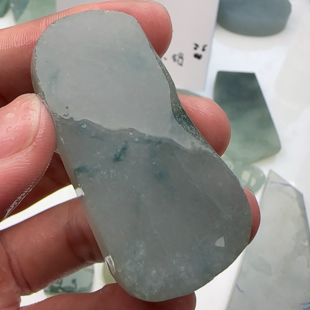 翡翠挂件未镶嵌小**.