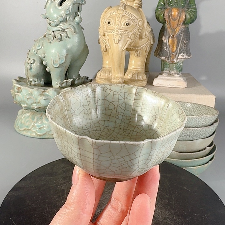 汝窑花口杯品相完美