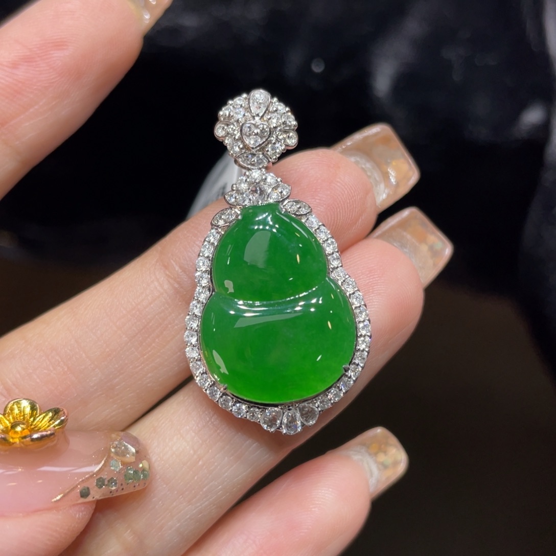 翡翠颈饰18K金镶嵌天然缅甸翡翠