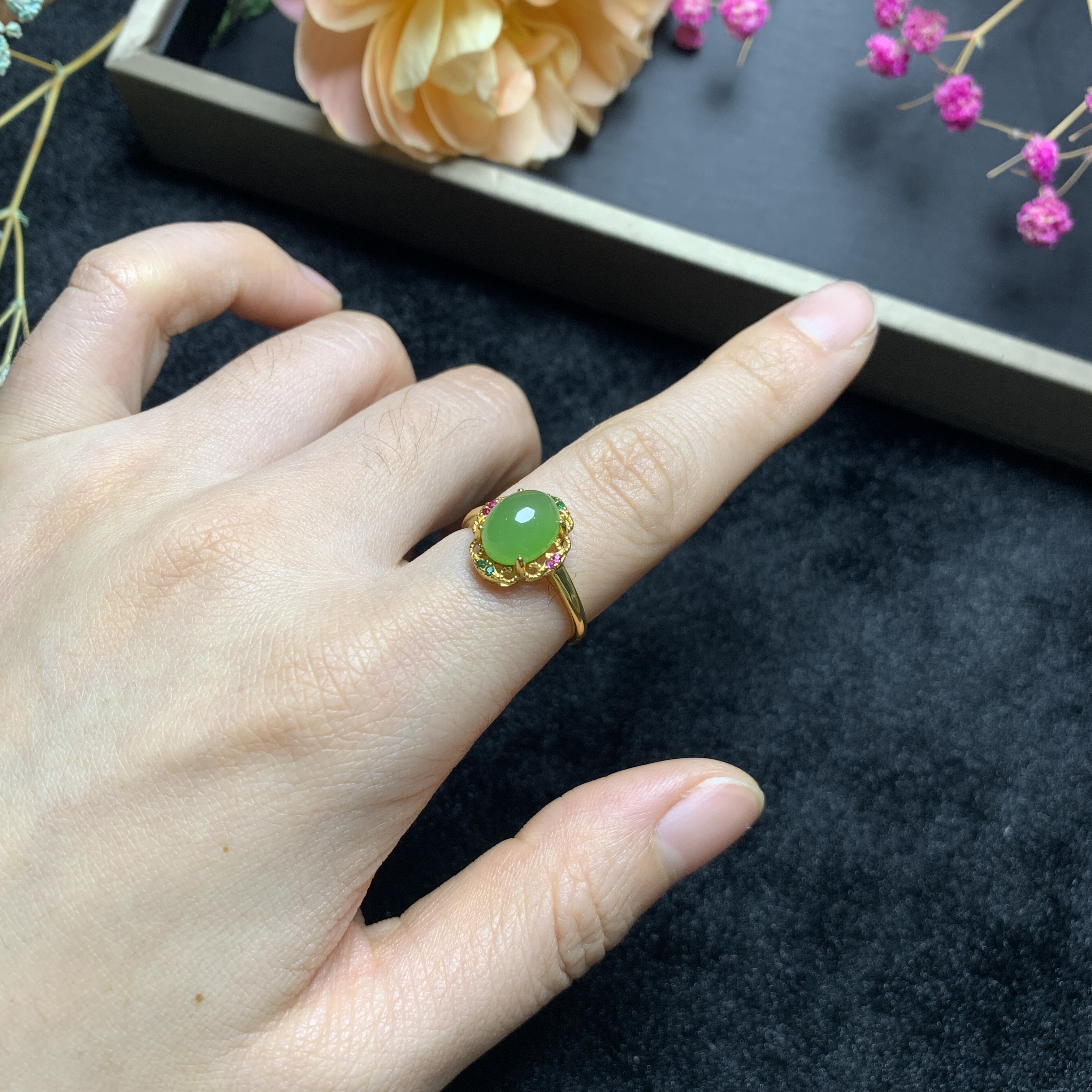 天然和田玉碧玉苹果绿惹女士精美时尚蛋面s925银镶嵌戒指