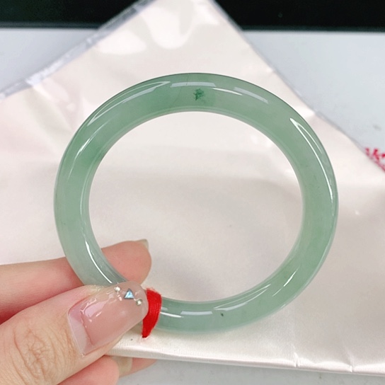 翡翠手镯未镶嵌天然翡翠A货901