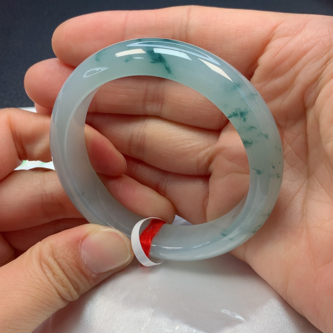 翡翠手镯未镶嵌52圈