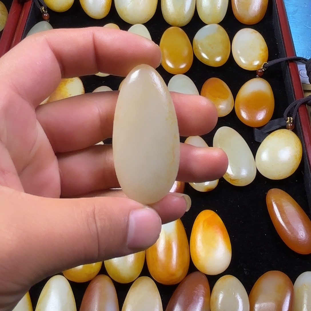 O***y和田玉未镶嵌颈饰