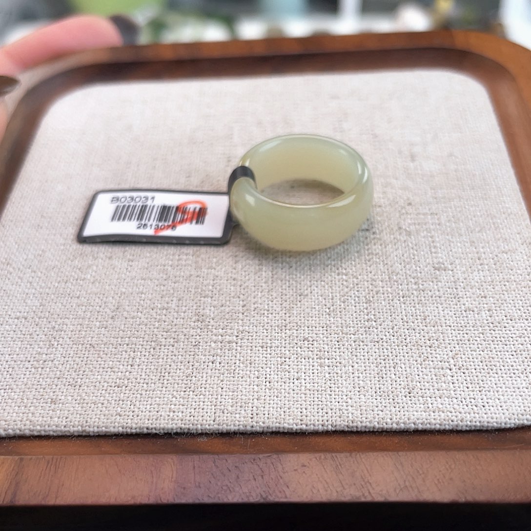 和田玉未镶嵌戒指U8奶绿圆切16.4不退换