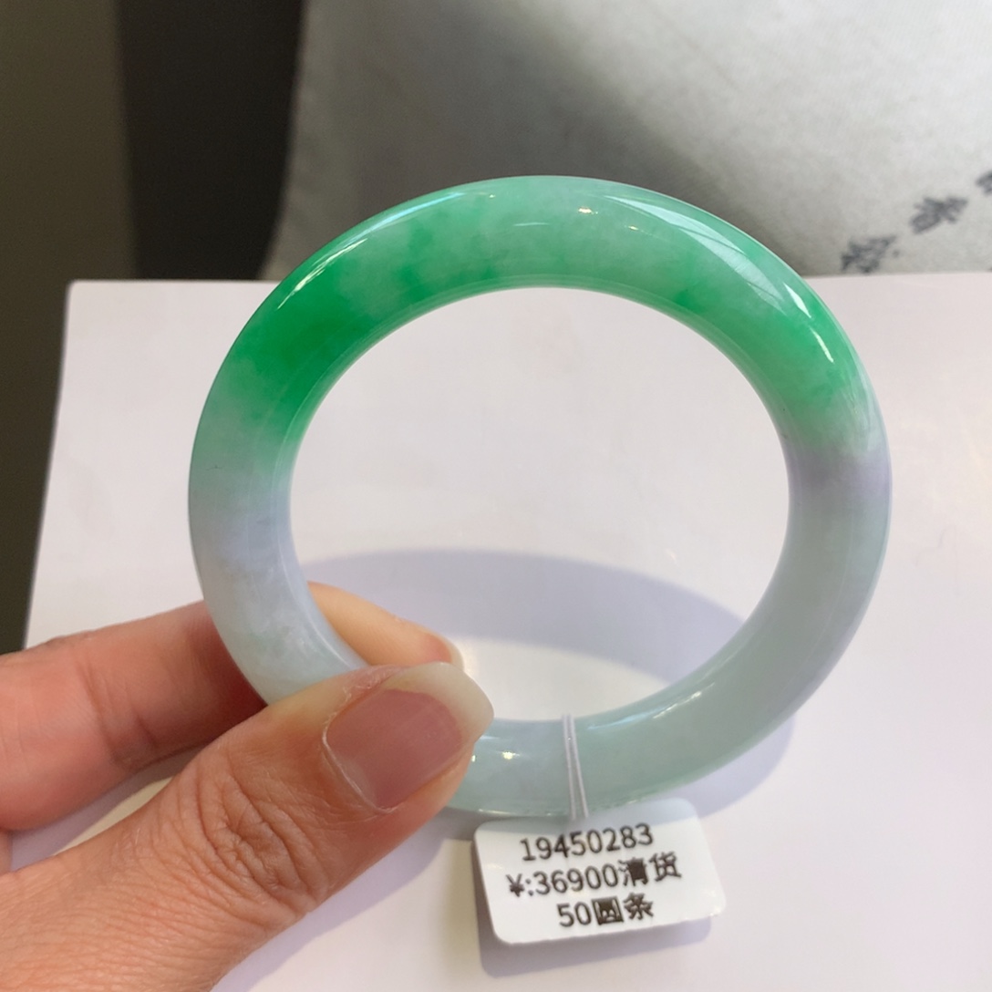 翡翠手镯未镶嵌春彩圆条50圈（有纹）