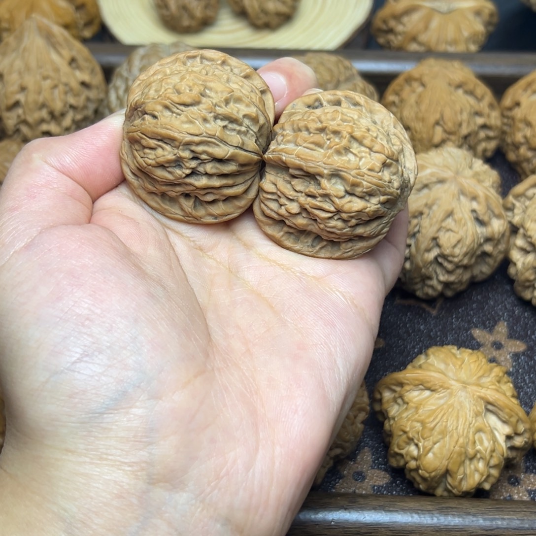 把件文玩核桃山地磨盘40红皮有黄