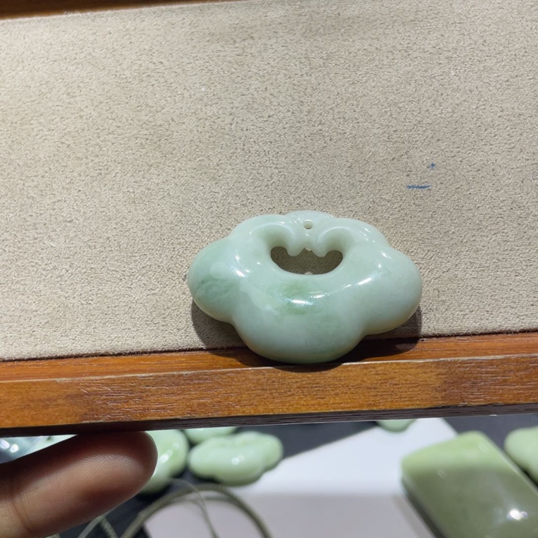 未镶嵌手镯蓝田玉（蛇纹石化大理石玉）尹****纺