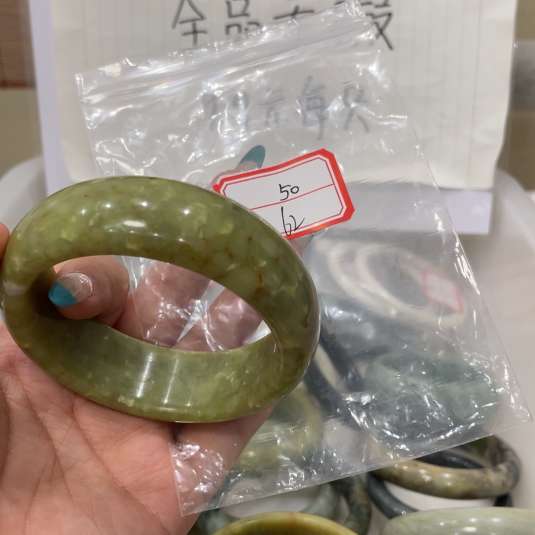 蛇纹石玉未镶嵌手镯